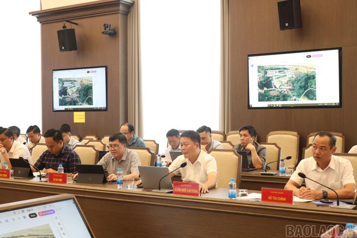 Lãnh đạo các sở, ngành, địa phương tham dự hội nghị.