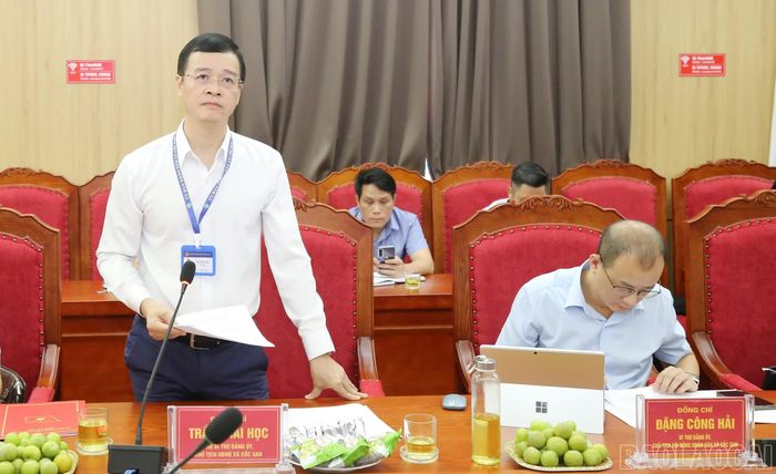 Lãnh đạo xã Cốc San và các cơ quan, đơn vị trao đổi về công tác giải phóng mặt bằng Dự án Khai trường 19, khu Làng Mòn.