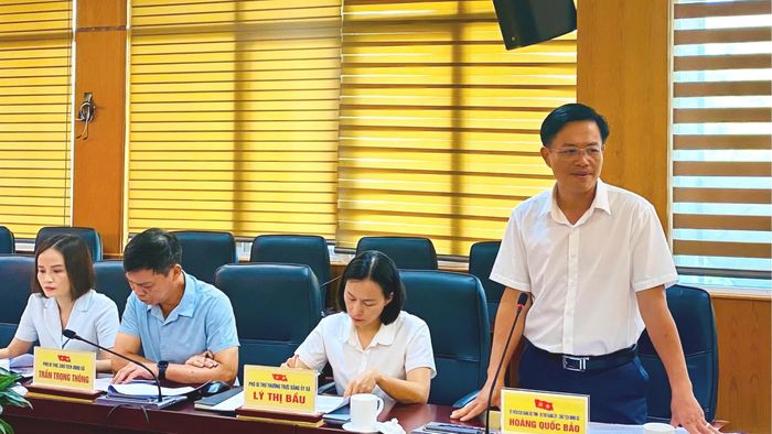 Thường trực Đảng ủy xã Bảo Yên báo cáo tại buổi làm việc.