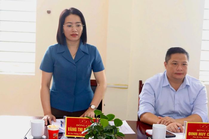 Thường trực Đảng ủy xã Ngũ Chỉ Sơn báo cáo tại buổi làm việc.