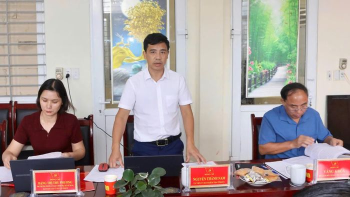 Thành viên đoàn giám sát tham gia ý kiến tại buổi làm việc