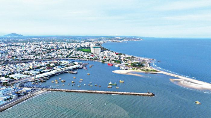 Tỉnh Lâm Đồng có bờ biển dài 192km với nhiều lợi thế phát triển kinh tế biển