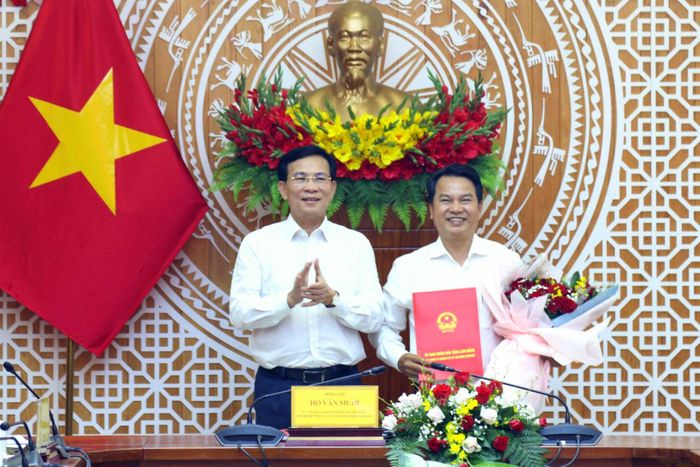 Ủy viên Ban Chấp hành Trung ương Đảng, Phó Bí thư Tỉnh ủy, Chủ tịch UBND tỉnh Lâm Đồng Hồ Văn Mười quyết định cho thôi việc đối với ông Nguyễn Nhân Bản