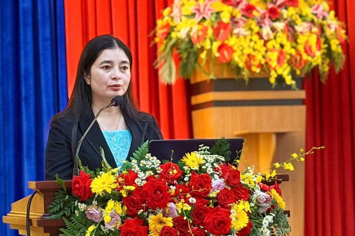 Giám đốc Trung tâm Chính trị phường Xuân Hương - Đà Lạt Nguyễn Thị Minh Hiếu phát biểu khai mạc khóa học