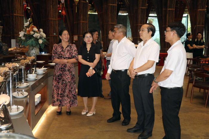 Hiệp hội du lịch tham quan mô hình ứng dụng AI trong quản lý vận hành du lịch Wyndham Grand Vedana Ninh Binh.