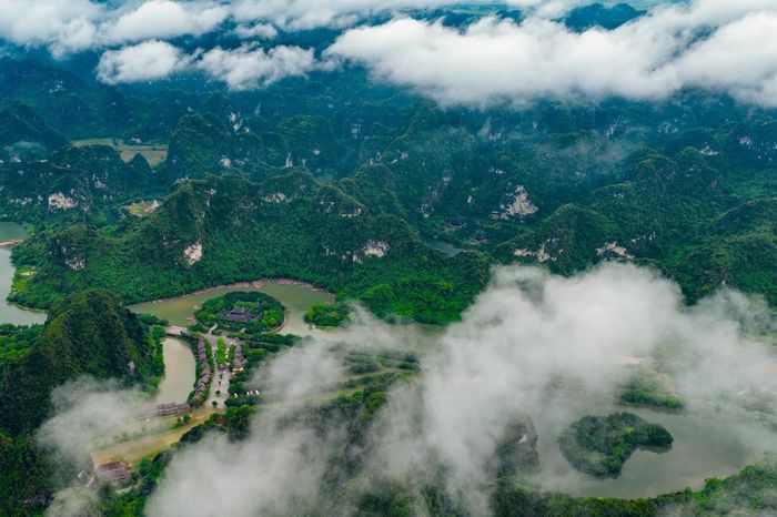 Quần thể danh thắng Tràng An với hệ sinh thái núi đá vôi, sông ngòi và rừng đặc dụng tạo nên giá trị nổi bật của Di sản Văn hóa và Thiên nhiên thế giới. Ảnh: Ngọc Linh
