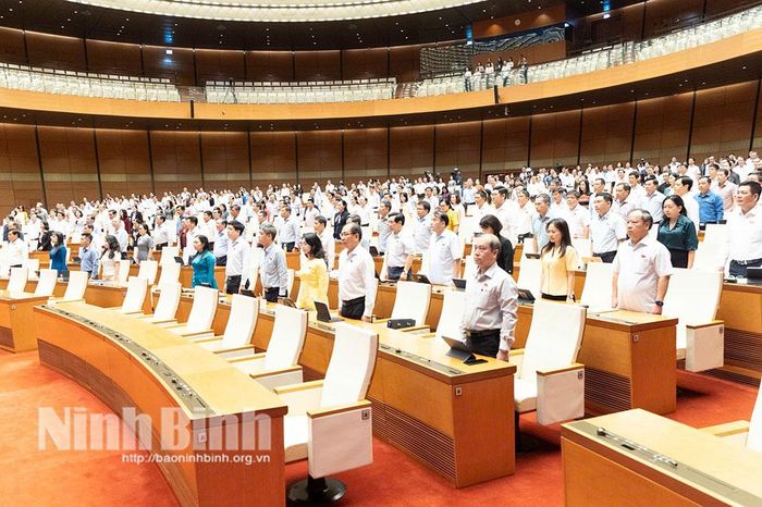 Quốc hội dành phút mặc niệm Chủ tịch Quốc hội Lào Saysomphone Phomvihane.