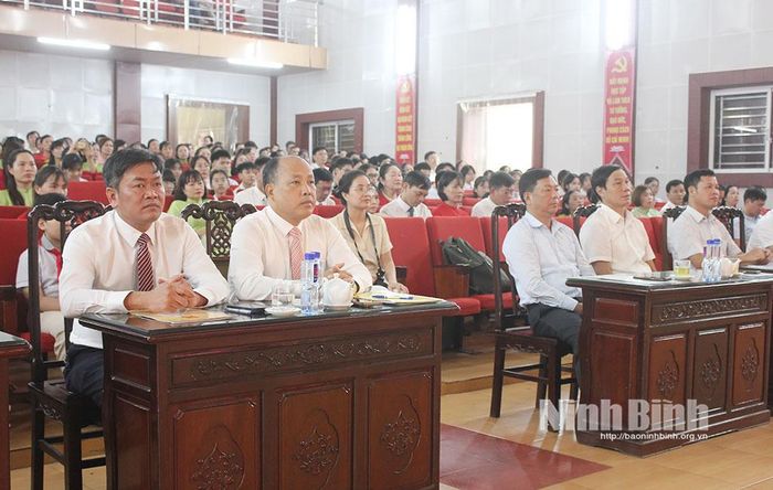 Các đại biểu dự hội nghị.