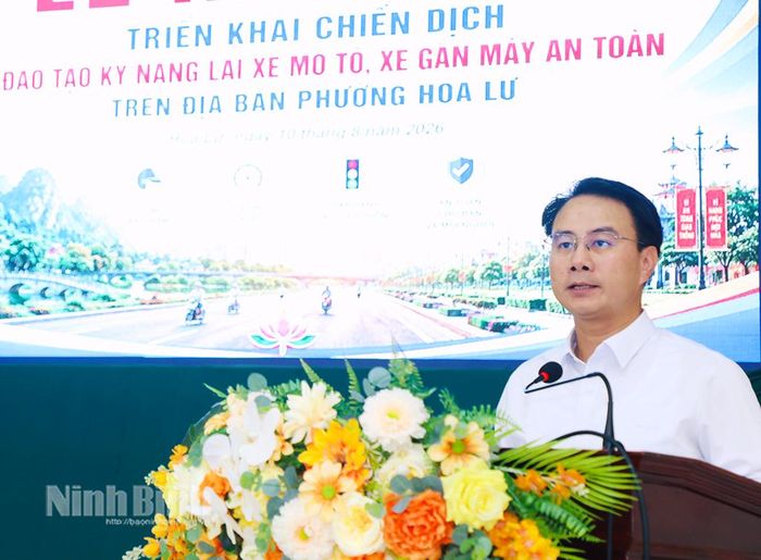 Đồng chí Đinh Đức Hữu, Phó Bí thư Đảng ủy, Chủ tịch UBND phường phát động Chiến dịch trên địa bàn. Ảnh: Đức Lam