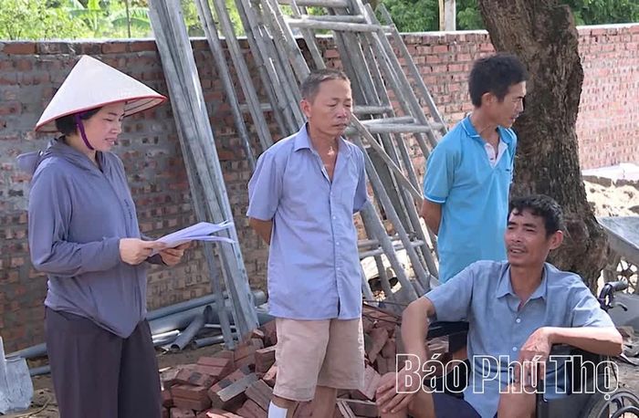 Ông Đào Xuân Dũng (ngồi xe lăn).
