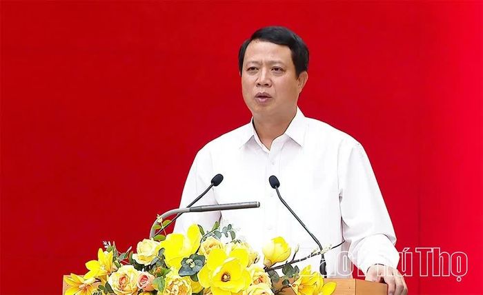 Đồng chí Trưởng Ban Tổ chức Tỉnh ủy Bùi Đình Thi phát biểu khai mạc hội nghị tập huấn nghiệp vụ công tác tổ chức xây dựng Đảng năm 2026.