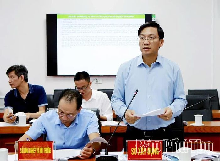 Giám đốc Sở Xây dựng Nguyễn Xuân Quang phát biểu tại hội nghị.