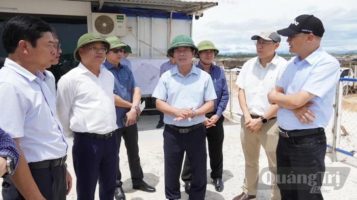 Đồng chí Nguyễn Văn Phương, Bí thư Tỉnh ủy đề nghị UBND tỉnh và các sở, ngành liên quan tích cực phối hợp, xử lý kịp thời những khó khăn, vướng mắc của chủ đầu tư - Ảnh: Q.V