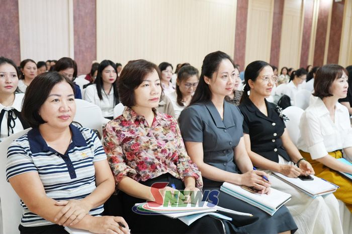 Cán bộ quản lý, giáo viên cấp mầm non trên địa bàn tỉnh tham gia lớp tập huấn.