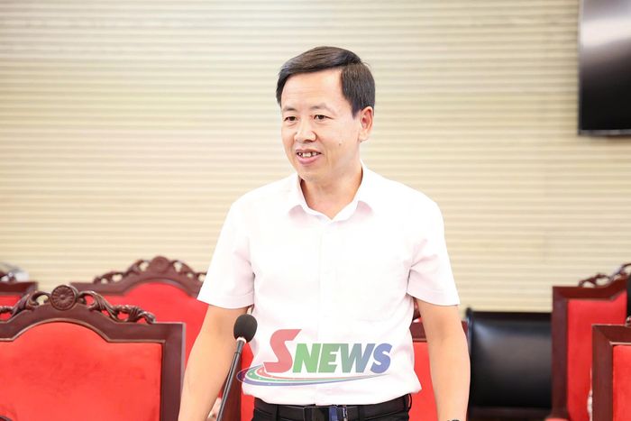 Đồng chí Giám đốc Báo và Phát thanh, truyền hình Sơn La phát biểu tại cuộc làm việc.