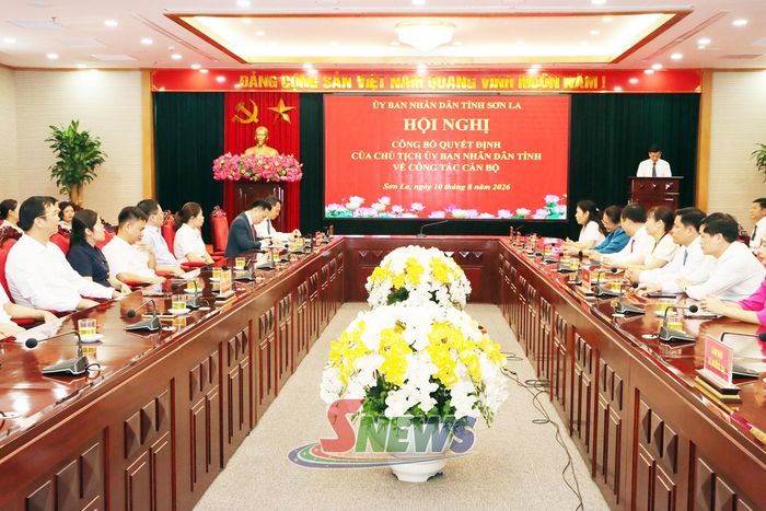 Hội nghị công bố quyết định của Chủ tịch UBND tỉnh về công tác cán bộ.