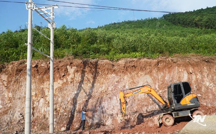 Phần hạ tầng điện Nhà máy xử lý chất thải rắn sinh hoạt tuần hoàn cũng bắt đầu được triển khai.
