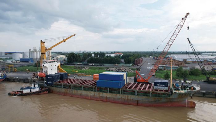 Tàu M/V LI DA TONG 2 HAO xuất phát từ Cảng Khâm Châu, Trung Quốc, đến bến Cái Cui thuộc Cảng Cần Thơ chiều 4/8.