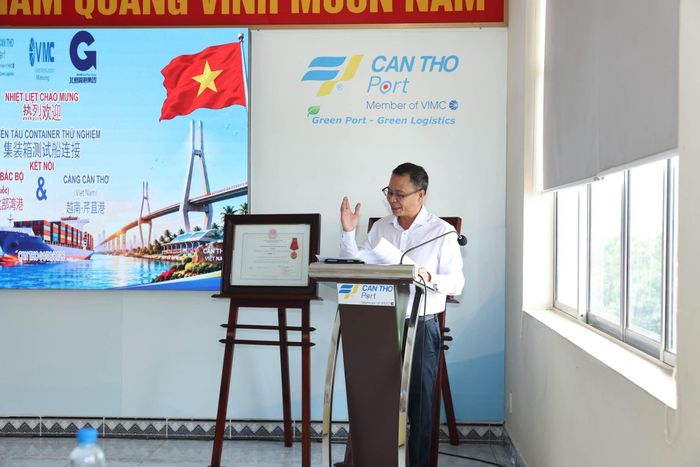 Ông Nguyễn Mạnh Hà, Tổng giám đốc VIMC Cần Thơ phát biểu tại sự kiện tàu cập bến. (Ảnh: CTV).