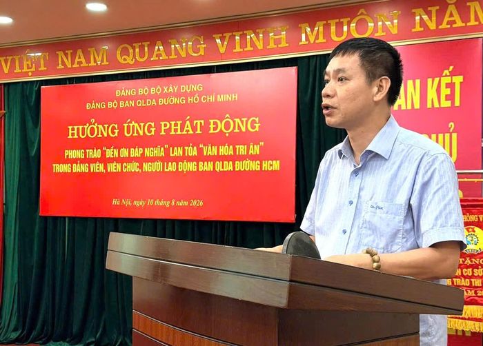 Ông Lê Thanh Bình, Phó Bí thư Đảng ủy, Phó giám đốc Ban QLDA đường Hồ Chí Minh phát biểu phát động phong trào.