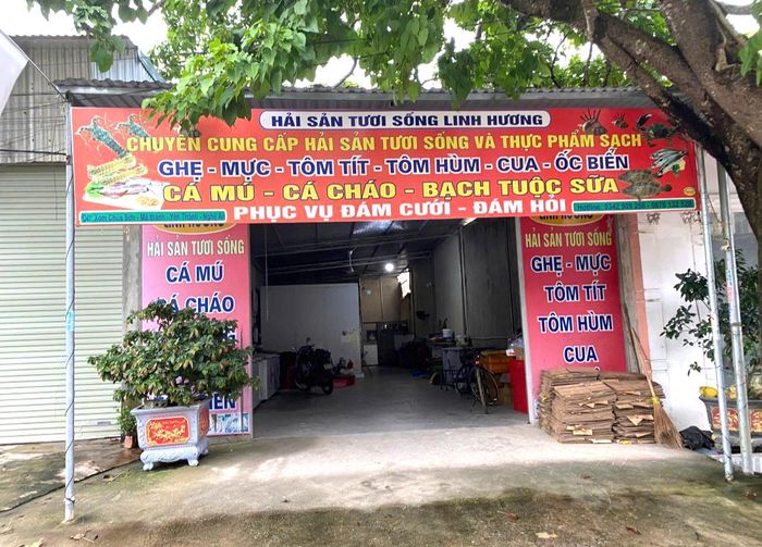 Cửa hàng mua bán hải sản mà Hương đã thuê để tạo vỏ bọc thực hiện hành vi lừa đảo. (Ảnh V.H).