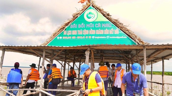 Khu du lịch Bãi Bồi Mũi Cà Mau (xã Đất Mũi, tỉnh Cà Mau).
