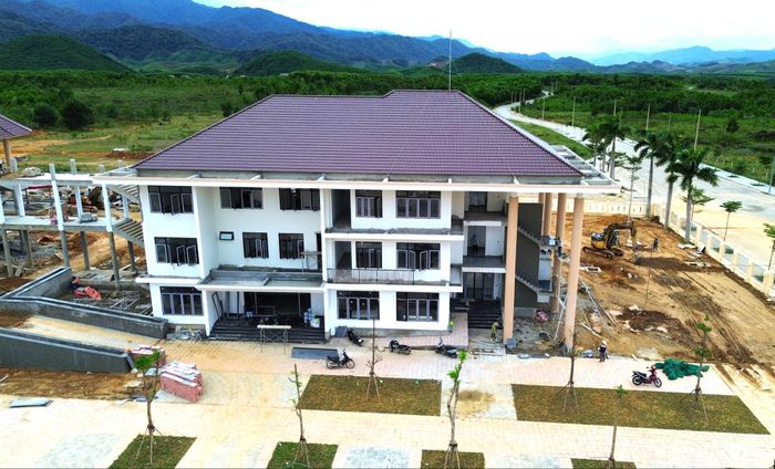 Nhờ vậy, đến nay các hạng mục chính cơ bản hoàn thành, đạt hơn 93% khối lượng công việc. Thời gian này, nhà thầu đang tập trung hoàn thiện các hạng mục còn lại để kịp bàn giao, đưa vào sử dụng trước ngày 20/8. Đồng thời, bàn giao toàn bộ công trình chính thức trước ngày 30/8.