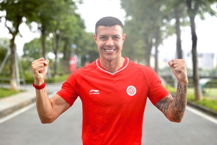 Trung vệ Lucas Alves de Araujo hứa hẹn sẽ gia tăng khả năng phòng ngự cho CLB Thể Công Viettel. 