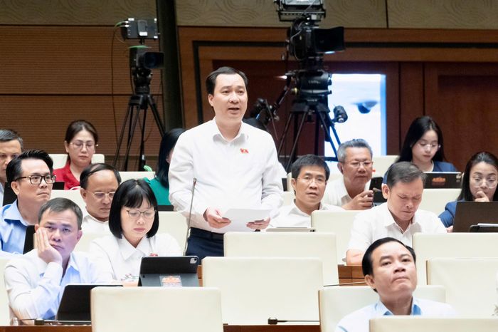 Đại biểu Vũ Văn Tiến (đoàn TP Hải Phòng). Ảnh: Media Quốc hội.