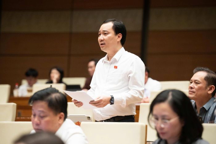 Đại biểu Vũ Văn Tiến (đoàn TP Hải Phòng). Ảnh: Media Quốc hội.