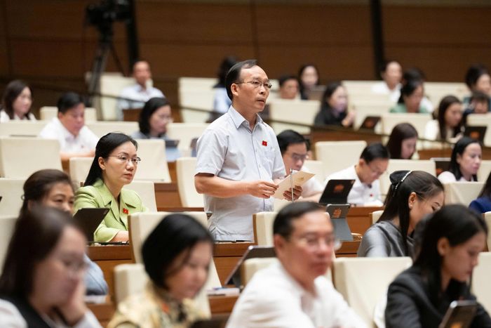 Đại biểu Trần Văn Tuấn (Bắc Ninh) phát biểu. Ảnh: Media Quốc hội.