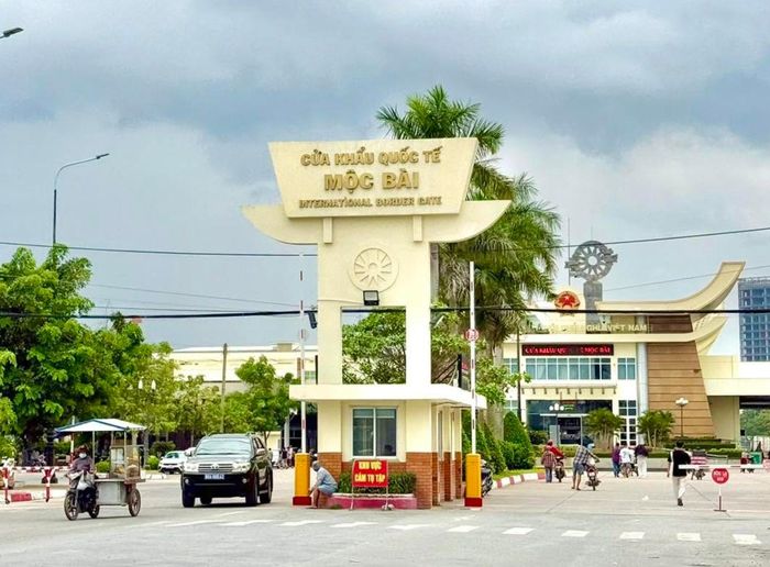 Cửa khẩu quốc tế Mộc Bài giữ vai trò kết nối giao thương giữa Tây Ninh với Campuchia và các nước ASEAN.