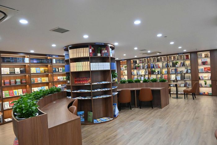 Tại Không gian văn hóa đọc ngành Công Thương đang tập trung trưng bày hơn 1.000 đầu sách thuộc nhiều lĩnh vực khác nhau. Ảnh: Phương Lan