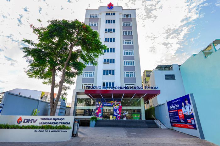 Cơ sở 1 của Trường ĐH Hùng Vương TP. Hồ Chí Minh tại số 194 Lê Đức Thọ, phường An Nhơn