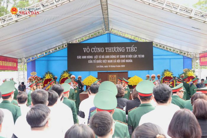 Lễ an táng hài cốt liệt sĩ tại Nghĩa trang Liệt sĩ Bình Lư
