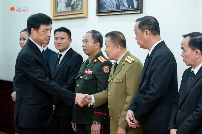 Trưởng Ban Tổ chức Trung ương Nguyễn Duy Ngọc viếng Chủ tịch Quốc hội Lào Saysomphone Phomvihane