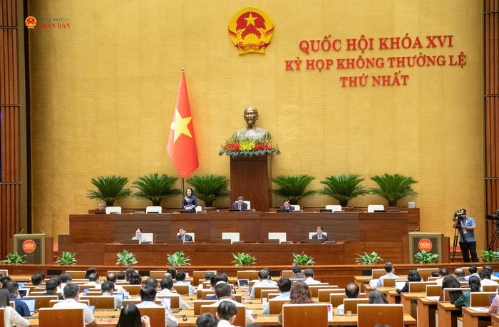 Phó chủ tịch Quốc hội Nguyễn Thị Thanh điều hành nội dung phiên họp. Ảnh: Lâm Hiển