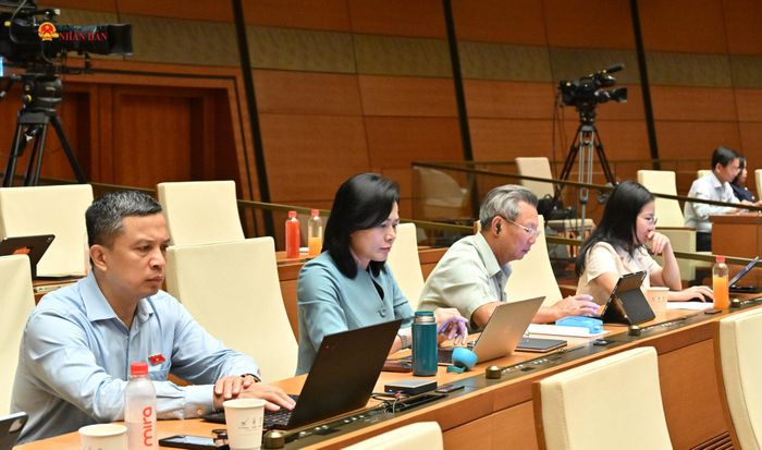Các đại biểu dự phiên họp. Ảnh: Quang Khánh