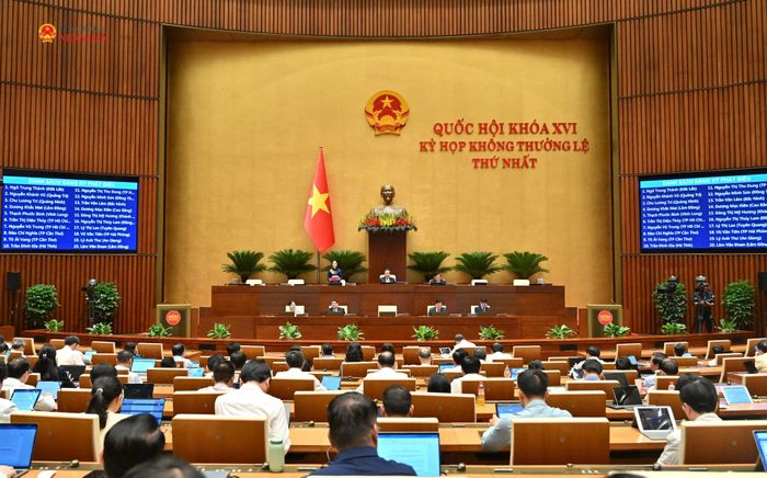 Phó Chủ tịch Quốc hội Nguyễn Thị Thanh điều hành phiên họp