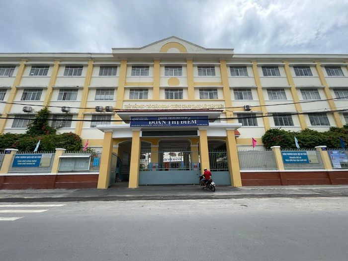 Trường THCS Đoàn Thị Điểm sáp nhập với 5 trường THCS trên địa bàn phường Ninh Kiều thành một trường và mang tên Trường THCS Ninh Kiều