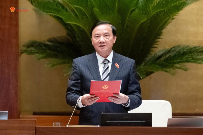 Phó Chủ tịch Quốc hội Nguyễn Khắc Định điều hành nội dung phiên họp. Ảnh: Phạm Thắng