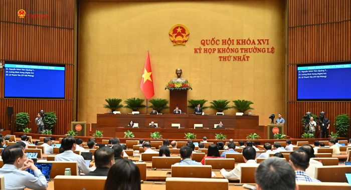 Phó Chủ tịch Quốc hội Nguyễn Khắc Định điều hành phiên họp. Ảnh: Quang Khánh