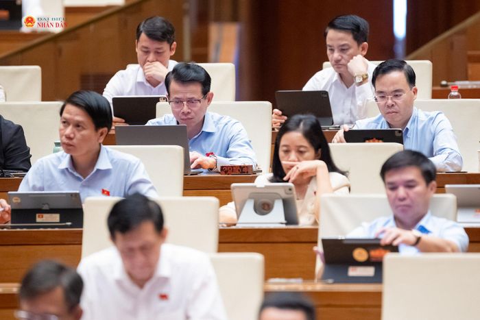 Các đại biểu tham dự phiên họp. Ảnh: Phạm Thắng