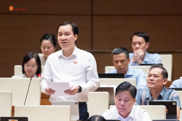 ĐBQH Vũ Văn Tiến (TP. Hải Phòng) phát biểu. Ảnh: Phạm Thắng