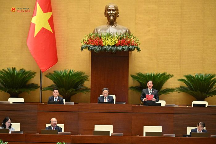 Chủ tịch Quốc hội Trần Thanh Mẫn chủ trì phiên họp, Phó Chủ tịch Quốc hội Nguyễn Khắc Định điều hành nội dung phiên họp về dự án Luật sửa đổi, bổ sung một số điều của Luật Trách nhiệm bồi thường của Nhà nước chiều 10/8