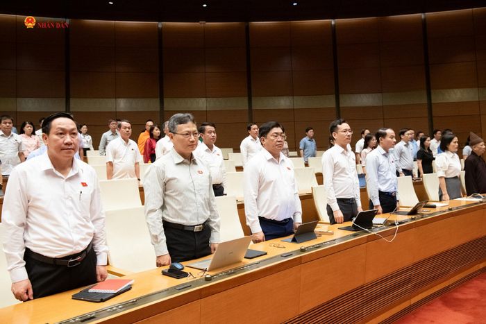Quốc hội dành một phút mặc niệm tưởng nhớ Chủ tịch Quốc hội Lào Saysomphone Phomvihane