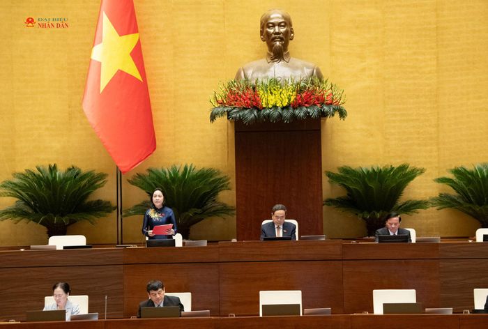 Chủ tịch Quốc hội Trần Thanh Mẫn chủ trì phiên họp, Phó Chủ tịch Quốc hội Nguyễn Thị Thanh điều hành nội dung thảo luận về dự án Luật Hòa giải ở cơ sở (sửa đổi)