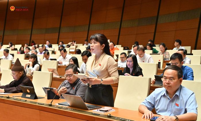 ĐBQH Nguyễn Thị Thu Hà (Quảng Ninh) phát biểu