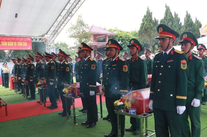 47 hài cốt liệt sĩ anh dũng hy sinh trong trận chiến bảo vệ căn cứ cách mạng tại Bình Lư năm 1951 được quy tập và an táng tại địa phương.
