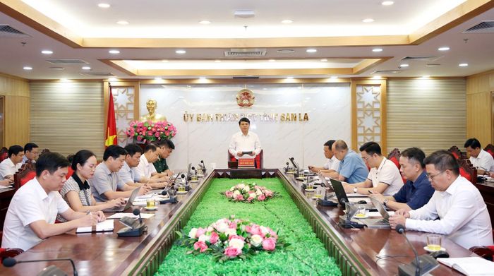 Phó Chủ tịch UBND tỉnh Sơn La Đặng Ngọc Hậu chủ trì cuộc làm việc. Ảnh SNews